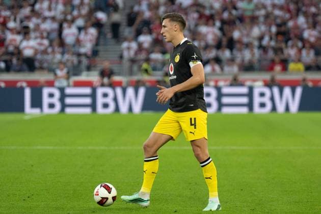 September 19, 2026: Soccer – VfB Stuttgart vs. Borussia Dortmund, Matchday 4 of the Bundesliga 1 at the MHP Arena; Nico Schlotterbeck (Borussia Dortmund), 4 on the Ball IMPORTANT NOTICE: In accordance with DFL and DFB regulations, it is prohibited to use or allow the use of photographs taken in the stadium and or during the game in the form of sequential images and or video-like photo series. Copyright: xJamesxZabelx