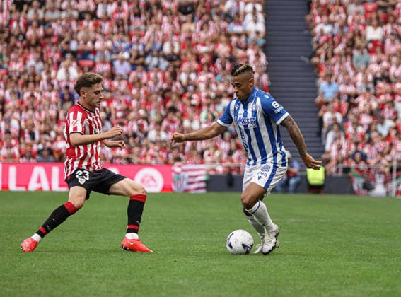 ESP LaLiga EA Sports Athletic Bilbao vs. Deportivo Alavés: Robert Navarro of Athletic and Mariano Díaz Mejía of Alavés during the LaLiga EA Sports match between Athletic Bilbao and Deportivo Alavés, played at San Mamés Stadium in Bilbao on September 19, 2026, in Spain. Spanish Soccer Copyright: xAgenciaxLOFx
