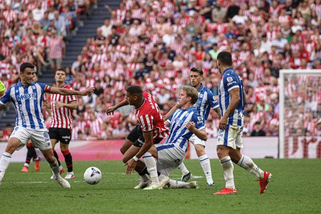ESP LaLiga EA Sports Athletic Bilbao vs. Deportivo Alavés: Maroan Sannadi of Athletic and Ville Koski of Alavés during the LaLiga EA Sports match between Athletic Bilbao and Deportivo Alavés played at San Mamés Stadium in Bilbao on September 19, 2026, in Spain. Spanish Soccer Copyright: xAgenciaxLOFx