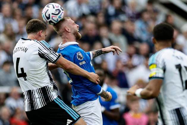 Newcastle United v Hull City Premier League Sven Botman of Newcastle United and Oliver McBurnie of Hull City battle for a header during the Premier League match at St. James s Park, Newcastle 19 09 2026 UK Newspapers OUT Copyright: xJamiexJohnstonx FIL-23961-0244