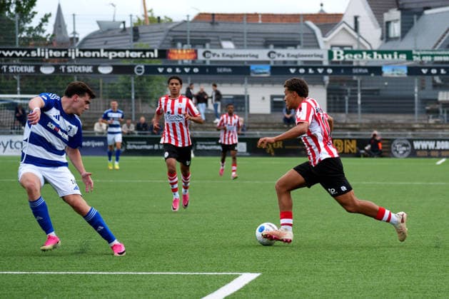 Tweede Divisie: SV Spakenburg v Jong Sparta Rotterdam Bunschoten-Spakenburg - Kenji Sallent of Sparta Rotterdam dribbles during the sixth competition round of the 2026 2027 Tweede Divisie season. The match is set between SV Spakenburg and Jong Sparta Rotterdam at Sportpark De Westmaat on 19 September 2026 in Bunschoten-Spakenburg, The Netherlands. (Hero Images Roosanne Berkouwer) Copyright: xRoosannexBerkouwerx