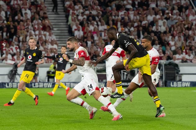 September 19, 2026, GER, Soccer, Men s, 1. Bundesliga, 2026–2027 Season, Matchday 4, VfB Stuttgart vs. Borussia Dortmund: Scoring chance, shot on goal, Serhou Guirassy (Borussia Dortmund), 09, left: Jeff Chabot (VfB Stuttgart), 24. DFB and DFL regulations prohibit any use of photographs as image sequences and or quasi-video. Stuttgart MHP Arena, Baden-Württemberg, Germany Copyright: xNordphoto WolfgangxFrankx