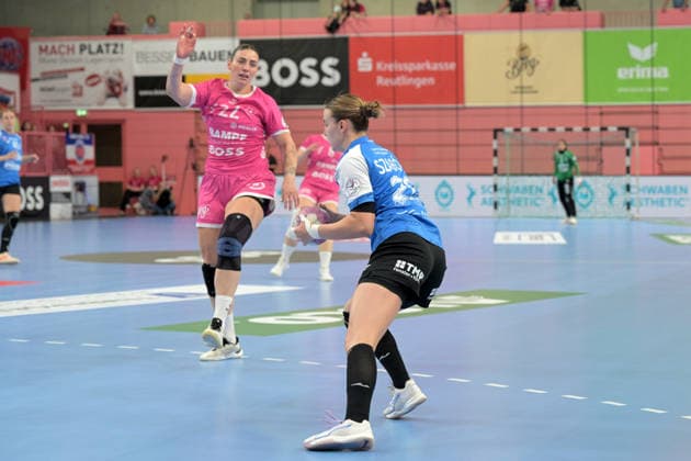 Anna Szabo (Thüringer HC), 26, in action against Gabriela Clausson Bitolo (TusSies Metzingen), 22; TusSies Metzingen vs. Thüringer HC, Handball, Alsco HBF, Matchday 4, 2026–2027 Season, September 19, 2026, TusSies Metzingen vs. Thueringer HC, Handball, Alsco HBF, Matchday 4, 2026–2027 Season, September 19, 2026, Tübingen Copyright: xEibner-Pressefotox EP_TBR
