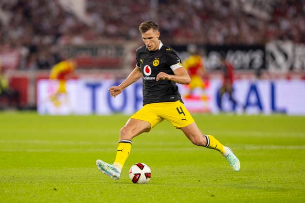 September 19, 2026, Soccer, Matchday 4 of the Bundesliga, VfB Stuttgart vs. Borussia Dortmund, Nico Schlotterbeck, Borussia Dortmund, Stuttgart, MHP Arena, Baden-Württemberg, Germany, xRHR PHOTO DEx Copyright: DennisxEwert RHR-FOTOx RHR-FOTO DE
