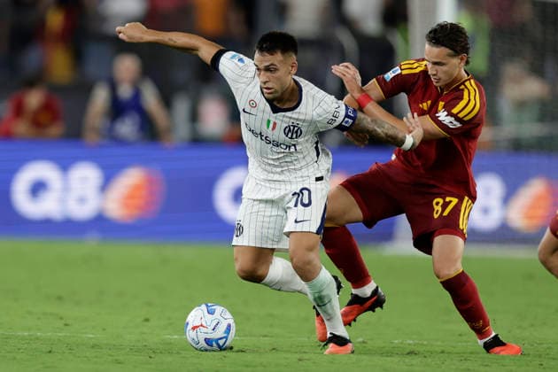 Serie a football match AS Roma vs Inter Inter s Argentinian forward Lautaro Martinez challenges for the ball with Roma™s Italian defender Daniele Ghilardi during the Serie A football match between AS Roma vs Inter at the Olimpico Stadium in Rome, Italy on September 19, 2026. _BPH8017 Copyright: xAntonioxBalascox