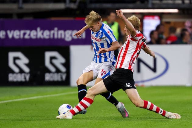 2026-09-19 Sparta Rotterdam v sc Heerenveen - Dutch Eredivisie ROTTERDAM, NETHERLANDS - SEPTEMBER 19: Marcus Linday of sc Heerenveen battles for the ball with Cedric Hatenboer of Sparta Rotterdam during the Dutch Eredivisie match between Sparta Rotterdam and sc Heerenveen at Sparta-stadion Het Kasteel on September 19, 2026 in Rotterdam, Netherlands. Rotterdam Sparta-stadion Het Kasteel Netherlands Content not available for redistribution in The Netherlands directly or indirectly through any third parties. Copyright: xHansxvanxderxValkx