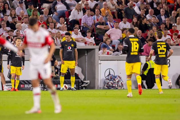 September 19, 2026, Soccer, Matchday 4 of the 1. Bundesliga, VfB Stuttgart vs. Borussia Dortmund: Konstantinos Karetsas (Borussia Dortmund) and Jobe Bellingham (Borussia Dortmund) are substituted into the game. Stuttgart, MHP Arena, Baden-Württemberg, Germany. xRHR PHOTO DEx Copyright: DennisxEwert RHR-FOTOx RHR-FOTO DE