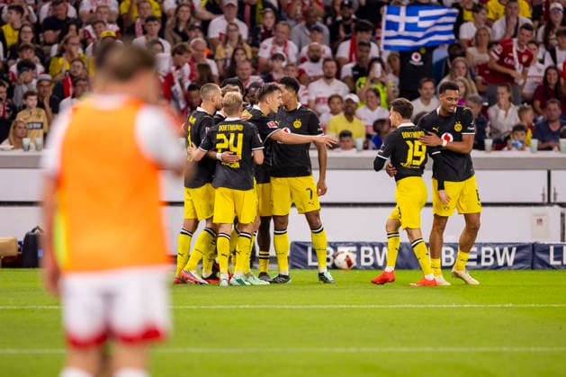 September 19, 2026, Soccer, Matchday 4 of the 1st Bundesliga, VfB Stuttgart vs. Borussia Dortmund. BVB players celebrate Maximilian Beier s goal, making the score 0–1. Borussia Dortmund vs. Stuttgart, MHP Arena, Baden-Württemberg, Germany. xRHR PHOTO DEx Copyright: DennisxEwert RHR-FOTOx RHR-FOTO DE