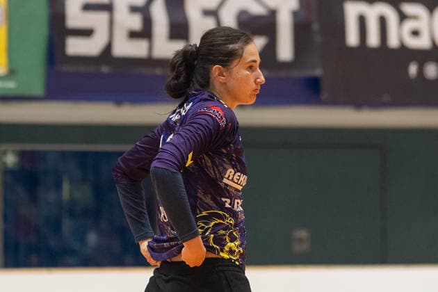 Nicoleta Petre of SG 09 Kirchhof, 16, is at a loss and powerless against the attacks by the Solingen women. HSV Solingen Graefrath 76 vs. SG 09 Kirchhof, Women s Handball 2nd Bundesliga, Alsco 2 HBL, Matchday 4, 2026–2027 Season, September 19, 2026 HSV Solingen Graefrath 76 vs. SG 09 Kirchhof, Women’s Handball 2nd Bundesliga, Alsco 2 HBF, Matchday 4, 2026–2027 Season, September 19, 2026 Solingen Copyright: xEibner-Pressefoto ThomasxHaeslerx EP_THR