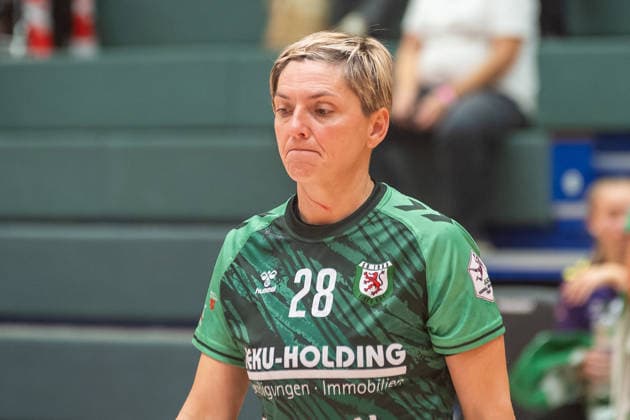 Lydia Jakubisova of SG 09 Kirchhof, 28, heads to the locker room disappointed and pensive after the loss. HSV Solingen Graefrath 76 vs. SG 09 Kirchhof, Women’s Handball 2nd Bundesliga, Alsco 2 HBL, Matchday 4, 2026–2027 season, September 19, 2026: HSV Solingen Graefrath 76 vs. SG 09 Kirchhof, Women’s Handball 2nd Bundesliga, Alsco 2 HBF, Matchday 4, 2026–2027 Season, September 19, 2026, Solingen Copyright: xEibner-Pressefoto ThomasxHaeslerx EP_THR
