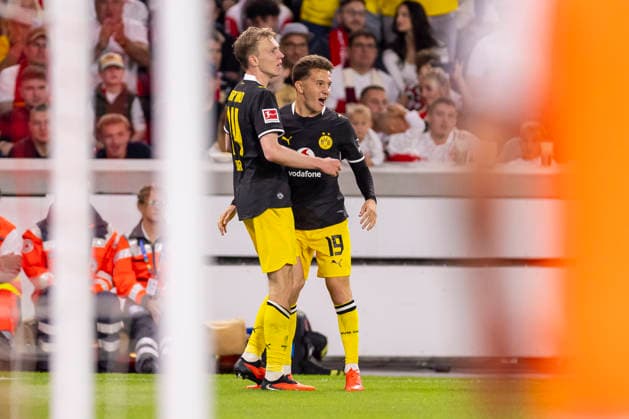 September 19, 2026, Soccer, Matchday 4 of the 1st Bundesliga, VfB Stuttgart vs. Borussia Dortmund; Maximilian Beier (Borussia Dortmund) and Konstantinos Karetsas (Borussia Dortmund) celebrate the goal that made it 0–1. Stuttgart, MHP Arena, Baden-Württemberg, Germany. xRHR PHOTO DEx Copyright: DennisxEwert RHR-FOTOx RHR-FOTO DE