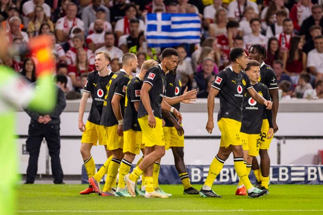 September 19, 2026, Soccer, Matchday 4 of the 1st Bundesliga, VfB Stuttgart vs. Borussia Dortmund. BVB players celebrate Maximilian Beier s goal, making the score 0–1. Borussia Dortmund vs. Stuttgart, MHP Arena, Baden-Württemberg, Germany. xRHR PHOTO DEx Copyright: DennisxEwert RHR-FOTOx RHR-FOTO DE