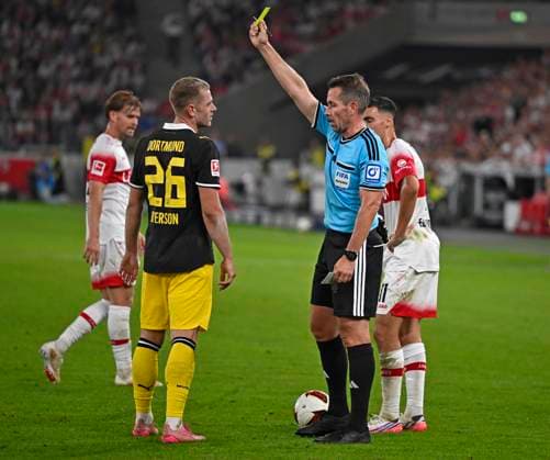 September 19, 2026, Soccer, 1. Bundesliga 2026–2027, Matchday 4, VfB Stuttgart vs. Borussia Dortmund, at the MHP Arena in Stuttgart, Julian Ryerson of Borussia Dortmund receives a yellow card from Tobias Stieler, Germany
