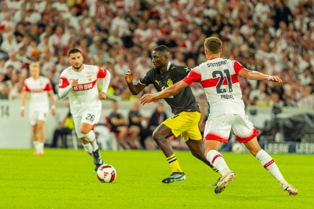 1 German Bundesliga: VfB Stuttgart vs. Borussia Dortmund, September 19, 2026, Stuttgart, GERMANY September 19, 2026 Serhou Guirassy of Borussia Dortmund, No. 9, goes head-to-head with Grischa Prömel of VfB Stuttgart, No. 21, during the match between VfB Stuttgart and Borussia Dortmund on Matchday 4 of the 1. Bundesliga at the MHP ARENA Copyright: xBEAUTIFULxSPORTS Steinx