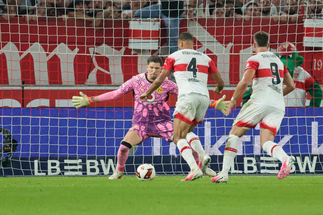 In the photo, from left: Goalkeeper Gregor Kobel of Borussia Dortmund (No. 1) against Josha Vagnoman of VfB Stuttgart (No. 4) with the ball, and Ermedin Demirovic of VfB Stuttgart (No. 9), September 19, 2026, VfB Stuttgart vs. Borussia Dortmund, Bundesliga Matchday 4, Germany, Stuttgart, MHP Arena. DFL regulations prohibit any use of photographs as image sequences and or quasi-video. Copyright: HMBxMedia xJulienxBecker