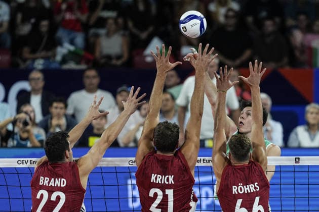 Bulgaria v Germany - CEV EuroVolley 2026 Men SOFIA, BULGARIA - SEPTEMBER 19: Denislav Bardarov (rear R) of Bulgaria in action during the CEV Men s EuroVolley 2026 Round of 16 match between Bulgaria and Germany at Arena 8888 in Sofia, Bulgaria, on September 19, 2026. Osmancan Gurdogan Anadolu Sofia Bulgaria. Editorial use only. Please get in touch for any other usage.  Copyright: x2026xAnadoluxOsmancanxGurdoganx