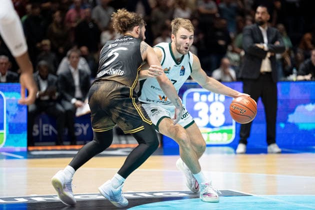 Moritz Krimmer No. 27, VET CONCEPT Gladiators Trier vs. Devin Askew No. 5, Basketball Löwen Braunschweig (GER), Basketball Löwen Braunschweig vs. VET CONCEPT Gladiators Trier, Basketball, easyCredit BBL, Week 1, 2026–27 season, September 19, 2026 GER, Basketball Loewen Braunschweig vs. VET CONCEPT Gladiators Trier, Basketball, easyCredit BBL, Week 1, 2026–27 season, September 19, 2026 Braunschweig Copyright: xEibner-Pressefoto DanielxREINELTx EP_DRT