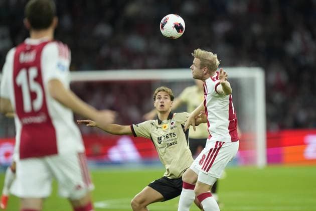 AMSTERDAM , 19-09-2026 , JohanCruyff Arena , season 2026 2027 , Dutch Eredivisie football , Match between Ajax and Excelsior Rotterdam , picture shows Ajax player Davy Klaassen and Excelsior player Lennard Hartjes Ajax - Excelsior  x207271921x Copyright: