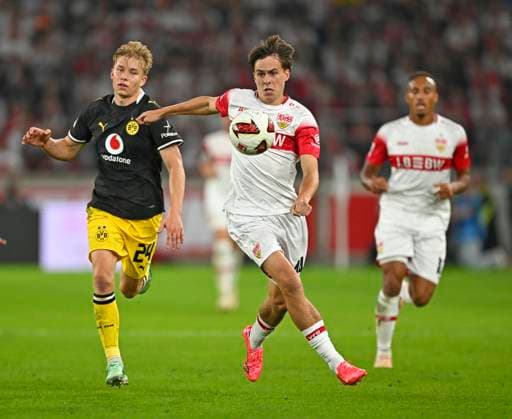 September 19, 2026, Soccer, Bundesliga 1, 2026–2027, Matchday 4, VfB Stuttgart vs. Borussia Dortmund, at the MHP Arena in Stuttgart, from left: Daniel Svensson (Borussia Dortmund) vs. Leo Sauer (Stuttgart)