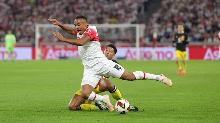 September 19, 2026, Germany, Stuttgart, Bundesliga, VfB Stuttgart vs. Borussia Dortmund, Jamie Leweling (VfB) and Jobe Bellingham (Dortmund)