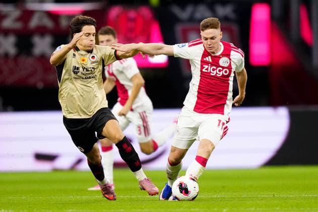 AMSTERDAM , 19-09-2026 , JohanCruyff Arena , season 2026 2027 , Dutch Eredivisie football , Match between Ajax and Excelsior Rotterdam , picture shows Ajax player Viktor Tsygankov and Excelsior player Simon Janssen Ajax - Excelsior  x207272000x Copyright:
