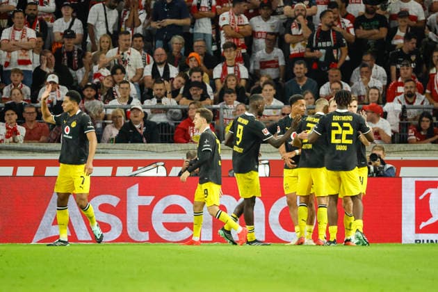BVB Dortmund celebrates Maximilian Beier s 0-1 goal, BVB Dortmund, 14, joy, excitement, positive emotions, goal, Germany, soccer, Bundesliga 1, Matchday 4, 2026–2027, VfB Stuttgart vs. Borussia Dortmund, September 19, 2026, Stuttgart MHP Arena, Germany Copyright: xGrantxHubbsx
