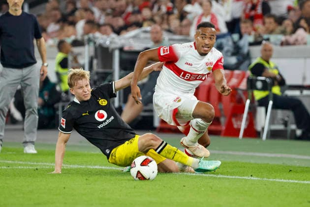 Daniel Svensson (BVB Dortmund), 24, and Jamie Leweling (VfB Stuttgart), 18, in a tackle, Germany, soccer, Bundesliga 1, Matchday 4, 2026–2027, VfB Stuttgart vs. Borussia Dortmund, September 19, 2026, Stuttgart MHP Arena, Germany Copyright: xGrantxHubbsx
