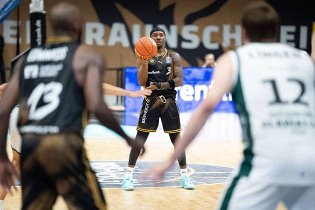DeJour Reaves (No. 3), Loewen Braunschweig vs. Marten Linssen (No. 12), VET CONCEPT Gladiators Trier (GER), Loewen Braunschweig vs. VET CONCEPT Gladiators Trier, Basketball, easyCredit BBL, Week 1, 2026–27 season, September 19, 2026, Germany, Basketball: Loewen Braunschweig vs. VET CONCEPT Gladiators Trier, Basketball, easyCredit BBL, Week 1, 2026–27 Season, September 19, 2026, Braunschweig Copyright: xEibner-Pressefoto DanielxREINELTx EP_DRT