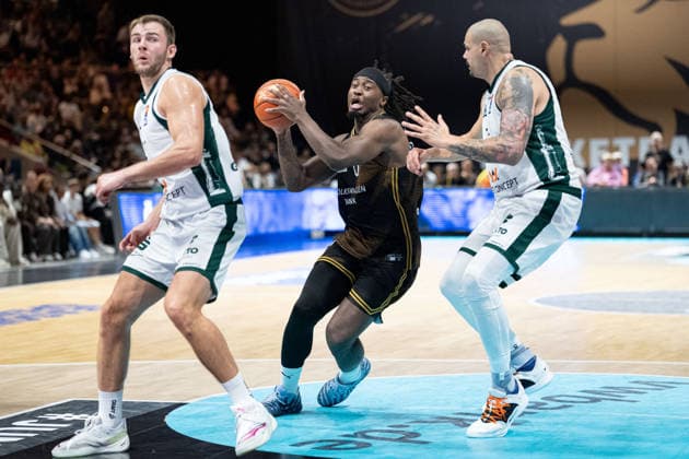 Zaba Bangala No. 0, Basketball Loewen Braunschweig vs. Moritz Krimmer No. 27, VET CONCEPT Gladiators Trier, and Maik Zirbes No. 33, VET CONCEPT Gladiators Trier, GER, Basketball: Löwen Braunschweig vs. VET CONCEPT Gladiators Trier, Basketball, easyCredit BBL, Week 1, 2026–27 season, September 19, 2026 GER, Basketball: Löwen Braunschweig vs. VET CONCEPT Gladiators Trier, Basketball, easyCredit BBL, Week 1, 2026–27 Season, September 19, 2026 Braunschweig Copyright: xEibner-Pressefoto DanielxREINELTx EP_DRT