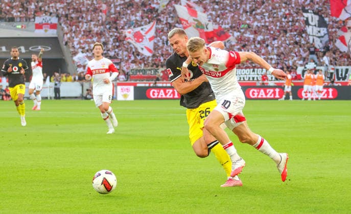 September 19, 2026, Germany, Stuttgart, Bundesliga, VfB Stuttgart vs. Borussia Dortmund, from left: Julian Ryerson (BVB), Chris Führich (VfB)