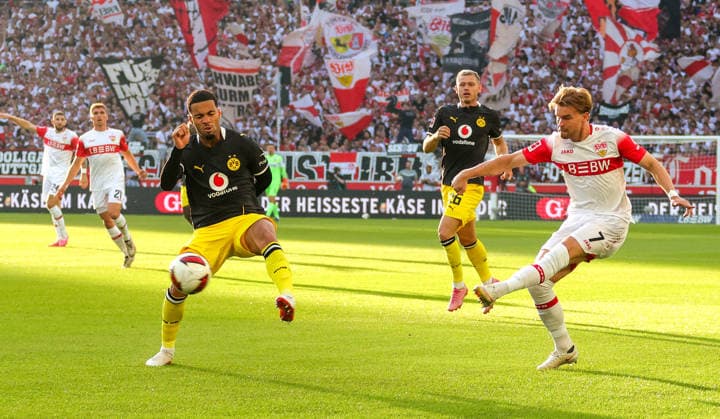 September 19, 2026, Germany, Stuttgart, Bundesliga, VfB Stuttgart vs. Borussia Dortmund, from left: Ethan Nwaneri (BVB), Maximilian Mittelstädt (VfB)