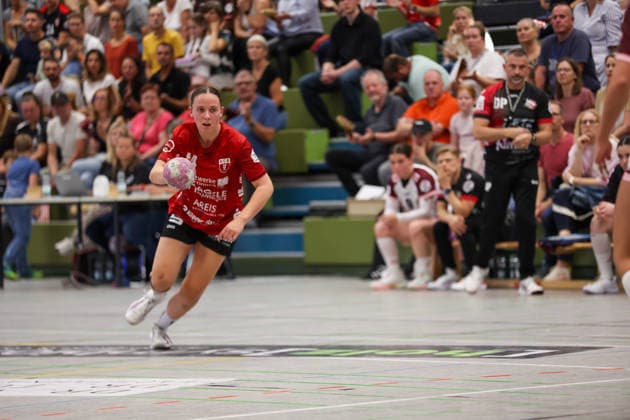 Nora Erhardt, SG Nürtingen Zizishausen, 14 on the throw-in, SG Nürtingen Zizishausen vs. HL Buchholz 08 Rosengarten, Handball, 2nd ALSCO Women s Handball Bundesliga, Matchday 4, 2026–2027 season, September 19, 2026 GER, SG Nürtingen Zizishausen vs. HL Buchholz 08 Rosengarten, Handball, 2nd ALSCO Women’s Handball Bundesliga, Matchday 4, 2026–2027 season, September 19, 2026, Steinenberg Copyright: xEibner-Pressefoto SoerenxHerwegx EP_SHG