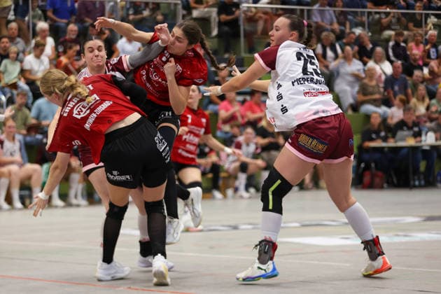 Nora Erhardt of SG Nürtingen Zizishausen, age 14, taking a shot from the circle (GER), SG Nürtingen Zizishausen vs. HL Buchholz 08 Rosengarten, Handball, 2nd ALSCO Women’s Handball Bundesliga, Matchday 4, 2026–2027 season, September 19, 2026 GER, SG Nürtingen Zizishausen vs. HL Buchholz 08 Rosengarten, Handball, 2nd ALSCO Women’s Handball Bundesliga, Matchday 4, 2026–2027 season, September 19, 2026, Steinenberg Copyright: xEibner-Pressefoto SoerenxHerwegx EP_SHG