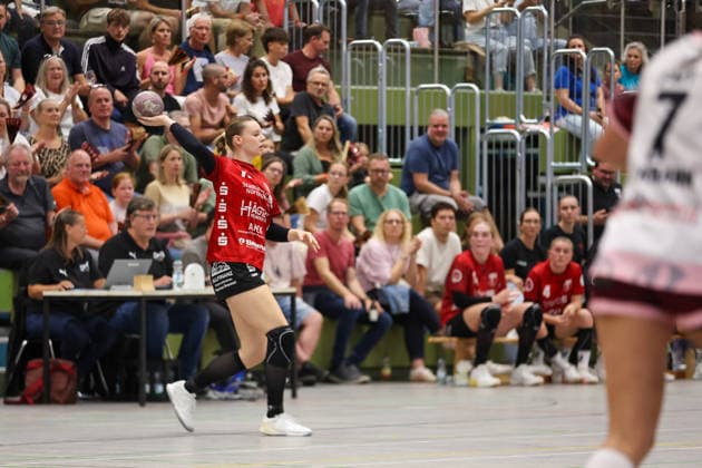 Nele Nusser, SG Nürtingen Zizishausen, No. 11, makes a pass. GER, SG Nürtingen Zizishausen vs. HL Buchholz 08 Rosengarten, Handball, 2nd ALSCO Women s Handball Bundesliga, Matchday 4, 2026–2027 season, September 19, 2026 GER, SG Nürtingen Zizishausen vs. HL Buchholz 08 Rosengarten, Handball, 2nd ALSCO Women’s Handball Bundesliga, Matchday 4, 2026–2027 season, September 19, 2026 Steinenberg Copyright: xEibner-Pressefoto SoerenxHerwegx EP_SHG