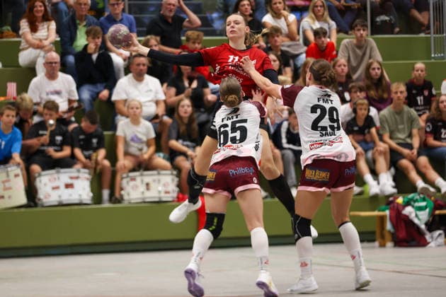 Nele Nusser, SG Nürtingen Zizishausen, 11 on the throw-in, SG Nürtingen Zizishausen vs. HL Buchholz 08 Rosengarten, Handball, 2nd ALSCO Women s Handball Bundesliga, Matchday 4, 2026–2027 season, September 19, 2026 GER, SG Nürtingen Zizishausen vs. HL Buchholz 08 Rosengarten, Handball, 2nd ALSCO Women’s Handball Bundesliga, Matchday 4, 2026–2027 season, September 19, 2026, Steinenberg Copyright: xEibner-Pressefoto SoerenxHerwegx EP_SHG