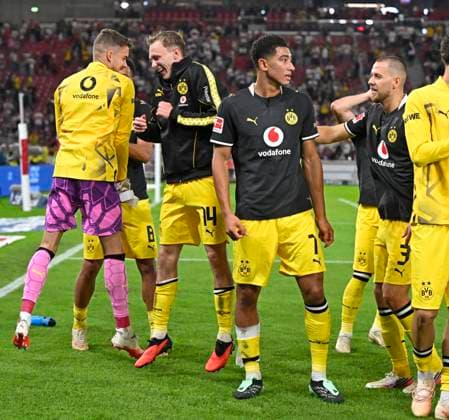 September 19, 2026, Soccer, Bundesliga 1, 2026–2027, Matchday 4, VfB Stuttgart vs. Borussia Dortmund, at the MHP Arena in Stuttgart, Goalkeeper Gregor Kobel of Borussia Dortmund and Maximilian Beier of Borussia Dortmund celebrate