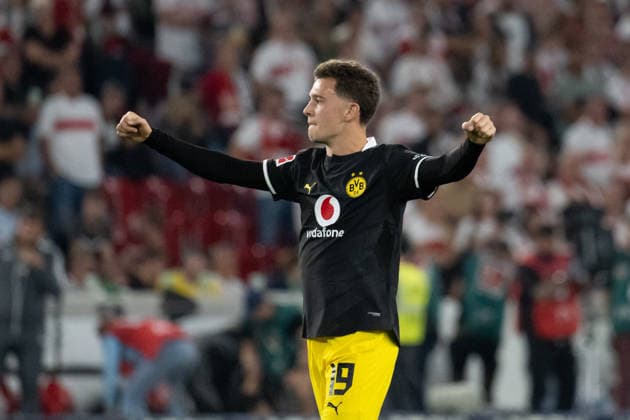 September 19, 2026, GER, Soccer, Men s, 1st Bundesliga, 2026–2027 season, Matchday 4, VfB Stuttgart vs. Borussia Dortmund; post-match celebrations, joy from Konstantinos Karetsas of Borussia Dortmund; 19 DFB and DFL regulations prohibit any use of photographs as image sequences and or quasi-video; Stuttgart MHP Arena, Baden-Württemberg, Germany Copyright: xNordphoto WolfgangxFrankx
