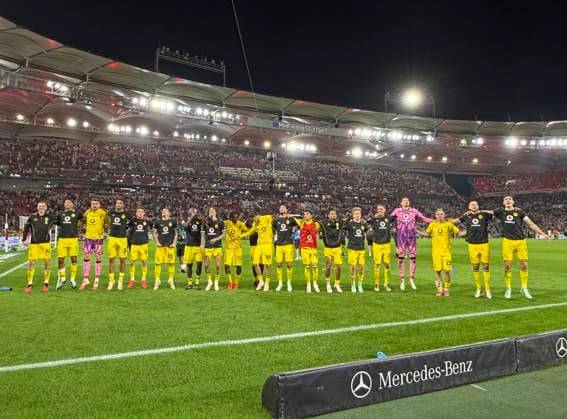 September 19, 2026, Soccer, Bundesliga 1, 2026–2027, Matchday 4, VfB Stuttgart vs. Borussia Dortmund, at the MHP Arena in Stuttgart. The players are lined up in a row.