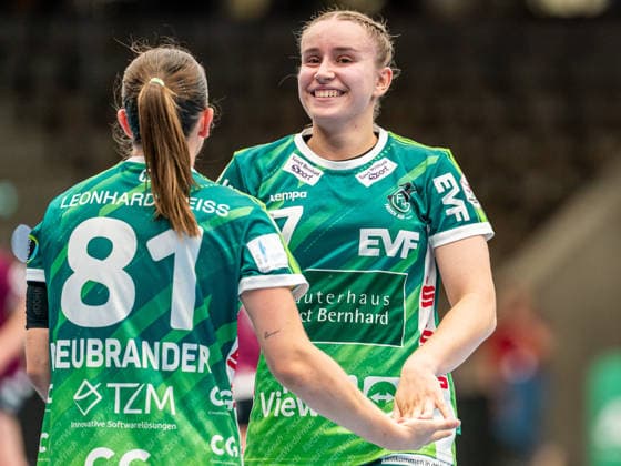 Lea Watzl (Frisch Auf Women, 07) high-fives Lea Neubrander (Frisch Auf Women, 81) joyfully after a goal, Frisch Auf Göppingen vs. HC Leipzig, Handball, 1st Bundesliga, 2026–2027 season, September 19, 2026, Frisch Auf Göppingen vs. HC Leipzig, Handball, 1st Bundesliga, 2026–2027 season, September 19, 2026, Göppingen Copyright: xMichaelxSchmidt Eibner-Pressefotx EP_MST