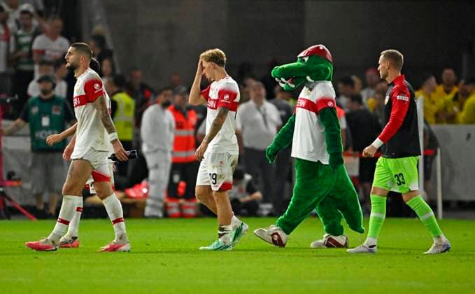 September 19, 2026, Soccer, 1. Bundesliga 2026–2027, Matchday 4, VfB Stuttgart vs. Borussia Dortmund, at the MHP Arena in Stuttgart, The Stuttgart players hang their heads