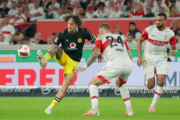 In the photo, from left: Fabio Silva of Borussia Dortmund, No. 21, in possession of the ball; Jeff Chabot of VfB Stuttgart, No. 24; and Josha Vagnoman of VfB Stuttgart, No. 4. September 19, 2026, VfB Stuttgart vs. Borussia Dortmund, Bundesliga 1, Matchday 4, Germany, Stuttgart, MHP Arena. DFL regulations prohibit any use of photographs as image sequences and or quasi-video. Copyright: HMBxMedia xJulienxBecker