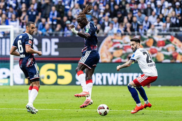 1 German Bundesliga: Hamburger SV 1, FC Köln 1, September 19, 2026: Ellyes Skhiri (FC Köln, 6), Gideon Mensah (FC Köln, 14), Fabio Vieira, Hamburger SV, 20 1 German Bundesliga, Matchday 4, Hamburger SV 1 FC Köln, Volksparkstadion, Hamburg, September 19, 2026. DFL regulations prohibit any use of photographs as image sequences and or quasi-video Copyright: xBEAUTIFULxSPORTS Buriakovx