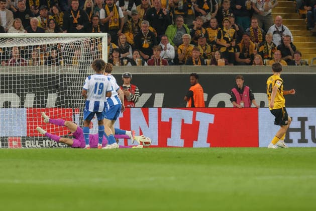 September 19, 2026, xtgx, Soccer 2. Bundesliga, SG Dynamo Dresden vs. Hertha BSC Berlin, from left: Patrice Covic (Dresden), 24 scores a goal, shoots, goal scorer, scores a goal, goal, scores the goal 1–0 DFL DFB REGULATIONS PROHIBIT ANY USE OF PHOTOGRAPHS as IMAGE SEQUENCES and or QUASI-VIDEO Dresden
