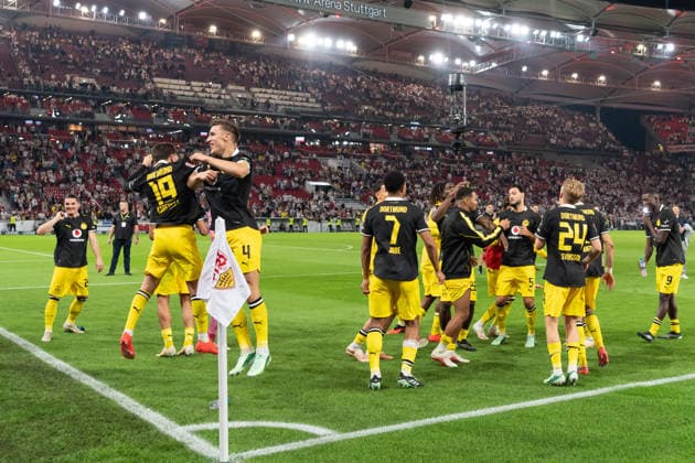 September 19, 2026, GER, Soccer, Men s, 1st Bundesliga, 2026–2027 season, Matchday 4, VfB Stuttgart vs. Borussia Dortmund. Celebrations after the final whistle; joy among the Borussia Dortmund team as they celebrate the victory with the fans. DFB and DFL regulations prohibit any use of photographs as image sequences and or quasi-video. Stuttgart MHP Arena, Baden-Württemberg, Germany Copyright: xNordphoto WolfgangxFrankx