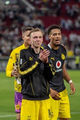 September 19, 2026, xdaymx, Soccer, 1. Bundesliga, VfB Stuttgart vs. Borussia Dortmund; Goal scorer: Maximilian Beier; Borussia Dortmund celebrates in front of the fans who traveled with the team; In the background: Felix Nmecha, Borussia Dortmund; DFL, DFB regulations prohibit any use of photographs as image sequences and or quasi-video; Stuttgart