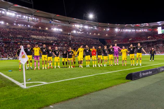September 19, 2026, Soccer, Matchday 4 of the 1. Bundesliga, VfB Stuttgart vs. Borussia Dortmund. BVB players celebrate their victory in Stuttgart at the MHP Arena in Baden-Württemberg, Germany. xRHR PHOTO DEx Copyright: DennisxEwert RHR-FOTOx RHR-FOTO DE