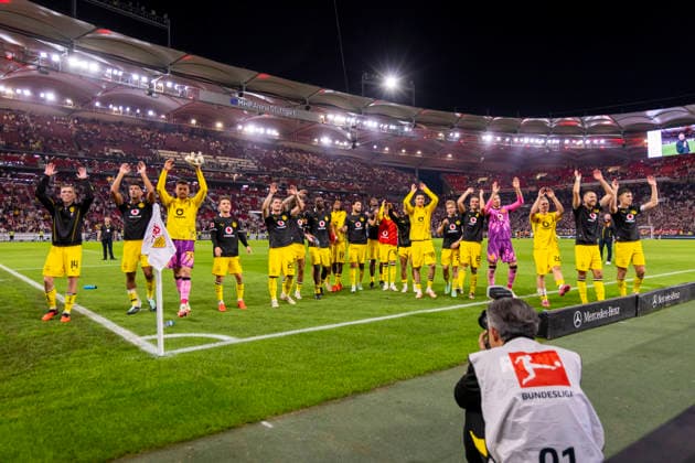 September 19, 2026, Soccer, Matchday 4 of the 1. Bundesliga, VfB Stuttgart vs. Borussia Dortmund. BVB players celebrate their victory in Stuttgart at the MHP Arena in Baden-Württemberg, Germany. xRHR PHOTO DEx Copyright: DennisxEwert RHR-FOTOx RHR-FOTO DE