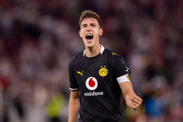 September 19, 2026, Soccer, Matchday 4 of the 1. Bundesliga, VfB Stuttgart vs. Borussia Dortmund; Nico Schlotterbeck of Borussia Dortmund celebrates the victory in Stuttgart at the MHP Arena, Baden-Württemberg, Germany; xRHR PHOTO DEx Copyright: DennisxEwert RHR-FOTOx RHR-FOTO DE