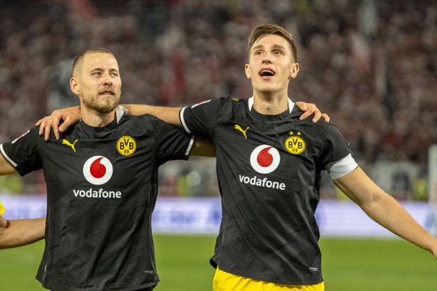 September 19, 2026, xdaymx, Soccer, Bundesliga 1, VfB Stuttgart vs. Borussia Dortmund. In the video, Waldemar Anton of Borussia Dortmund and Nico Schlotterbeck of Borussia Dortmund celebrate in front of the traveling fans after their away win in Stuttgart. DFL and DFB regulations prohibit any use of photographs as image sequences and or quasi-video. Stuttgart
