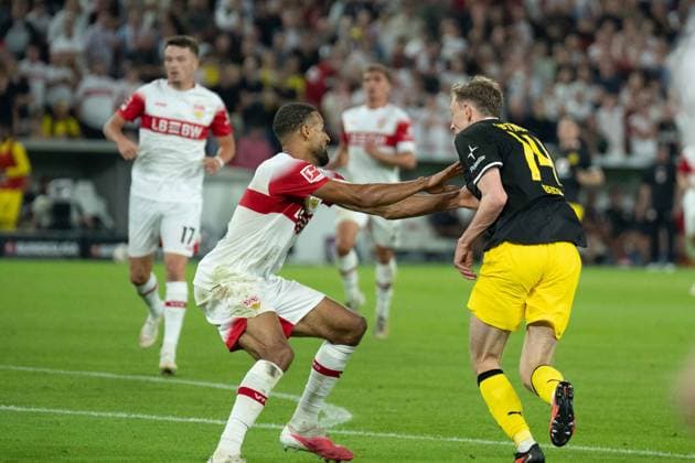 September 19, 2026: Soccer – VfB Stuttgart vs. Borussia Dortmund, Matchday 4 of the 1. Bundesliga at the MHP Arena; Maximilian Beier (Borussia Dortmund), 14 vs. Josha Vagnoman (VfB Stuttgart), 4 IMPORTANT NOTICE: In accordance with DFL and DFB regulations, it is prohibited to use or allow the use of photographs taken in the stadium and or during the game in the form of sequential images and or video-like photo series. Copyright: xJamesxZabelx
